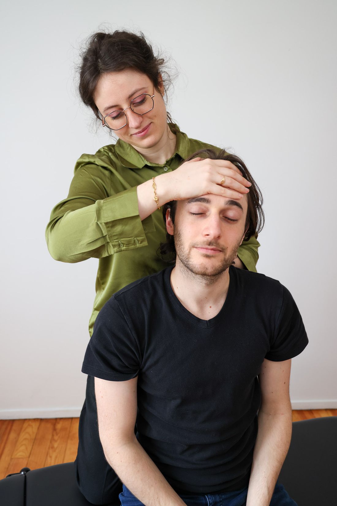 Séance de chiropraxie au cabinet d'Adèle Pouliez